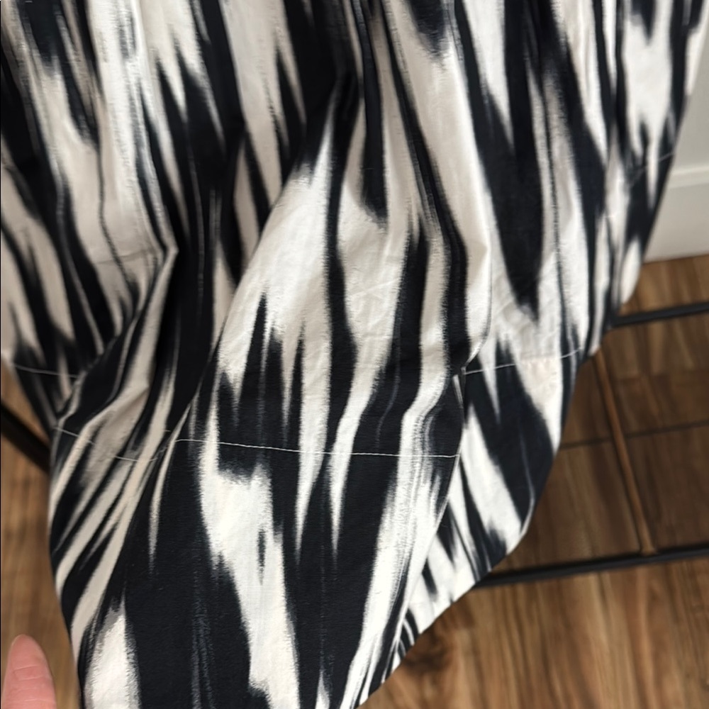 Banana Republic Black and White Mini Dress - Picture 9 of 10